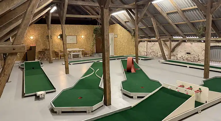 750 m2 landidyl⎮Gildesal⎮Aktivitetsrum⎮Minigolf