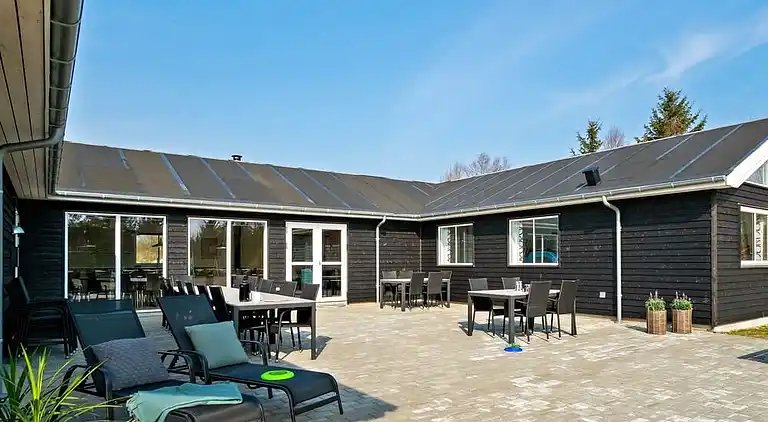 Großes Ferienhaus mit Pool, Spa & Spielraum