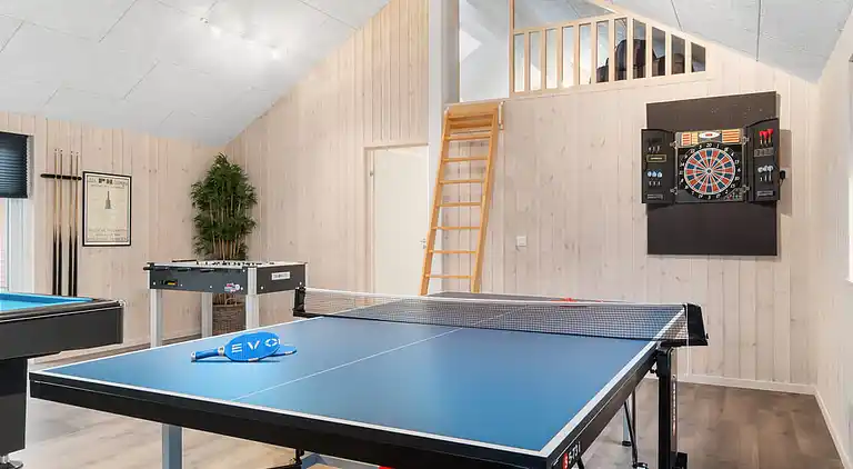 Großes Ferienhaus mit Pool, Spa & Spielraum