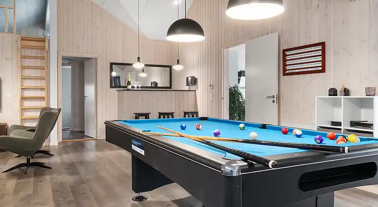 Großes Ferienhaus mit Pool, Spa & Spielraum