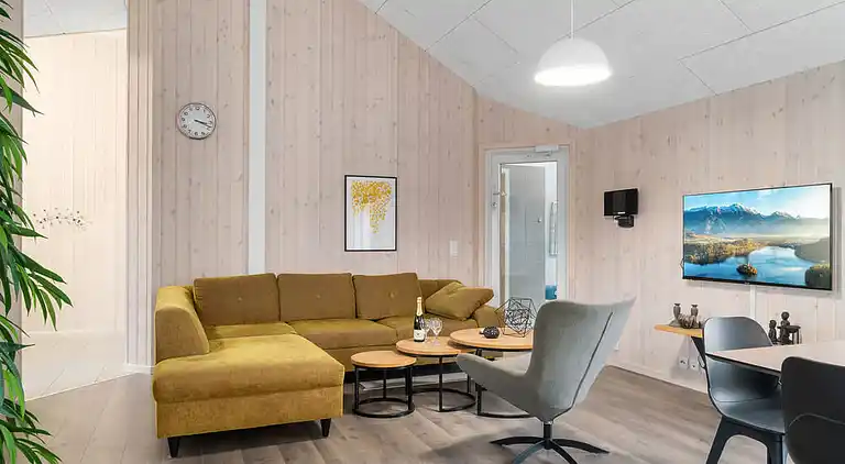 Großes Ferienhaus mit Pool, Spa & Spielraum