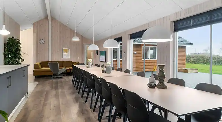 Großes Ferienhaus mit Pool, Spa & Spielraum