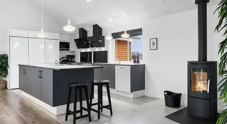 Großes Ferienhaus mit Pool, Spa & Spielraum