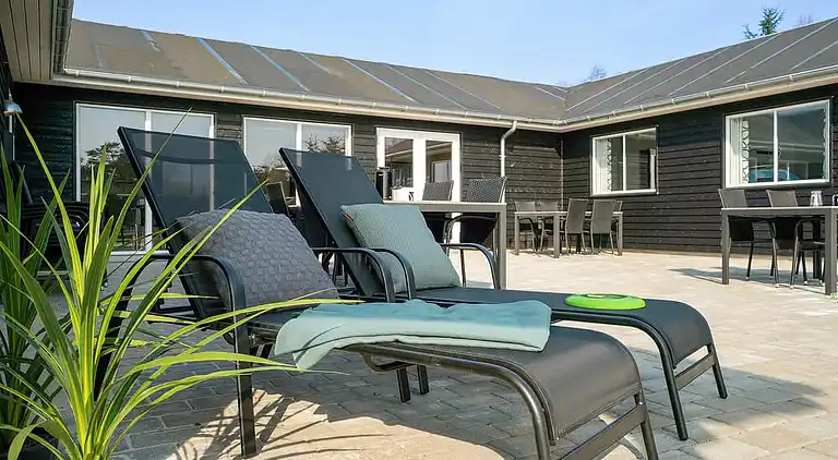 Großes Ferienhaus mit Pool, Spa & Spielraum