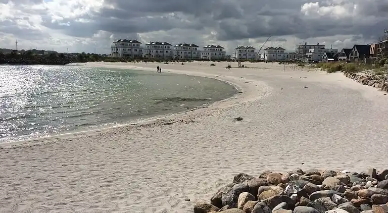 Großes Ferienhaus mit Pool, Spa & Spielraum