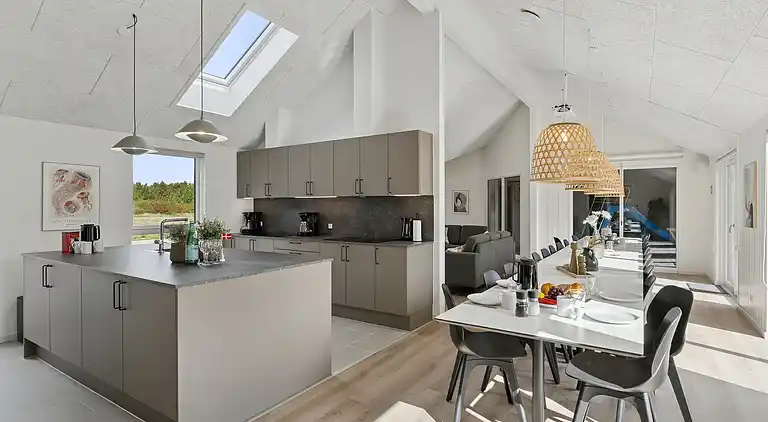 Luxus-Ferienhaus mit Pool & Spa, strandnah