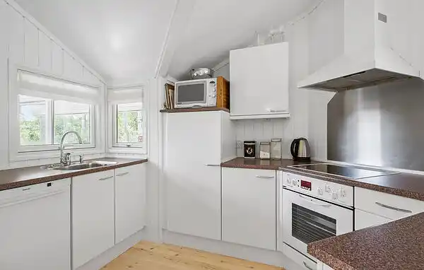 Hyggeligt sommerhus 300 m fra sandstrand