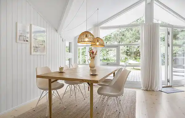 Hyggeligt sommerhus 300 m fra sandstrand