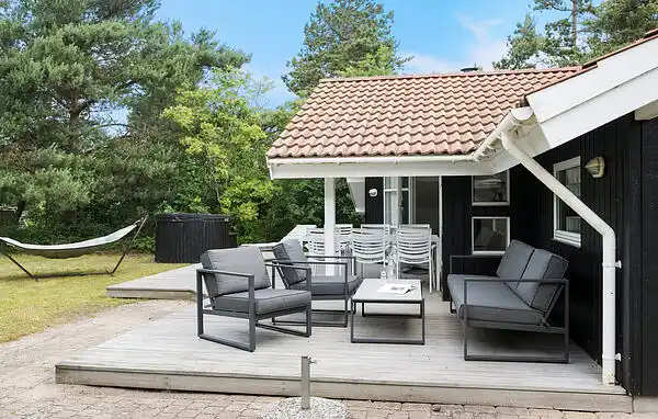 Hyggeligt sommerhus 300 m fra sandstrand