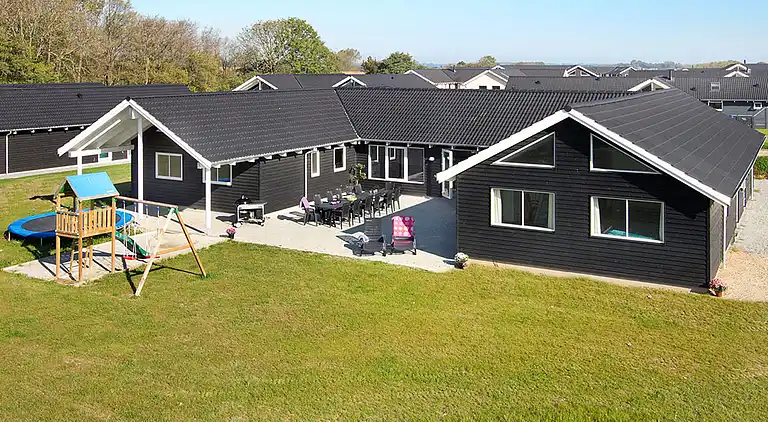 Ferienhaus mit Pool, Sauna & Spielraum