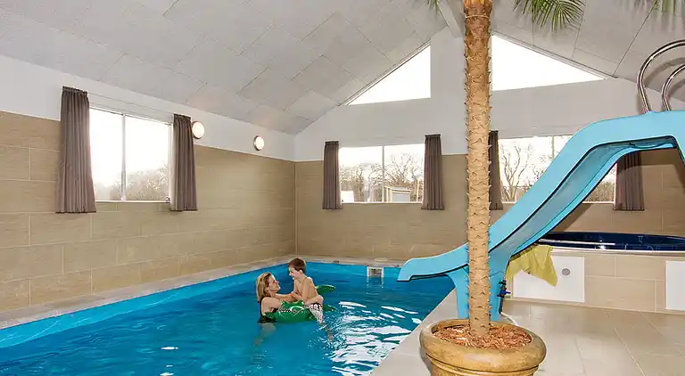 Ferienhaus mit Pool, Sauna & Spielraum