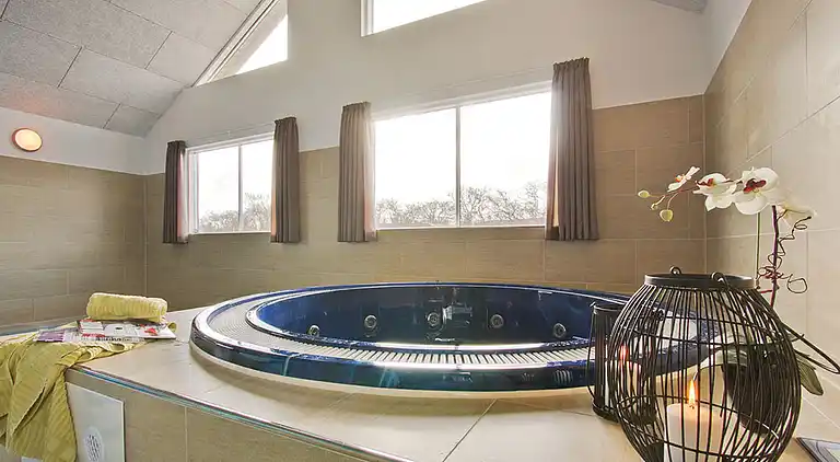 Ferienhaus mit Pool, Sauna & Spielraum