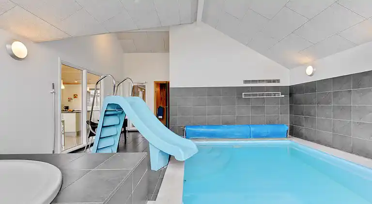 Maison avec parc aquatique, spa & salle de jeux