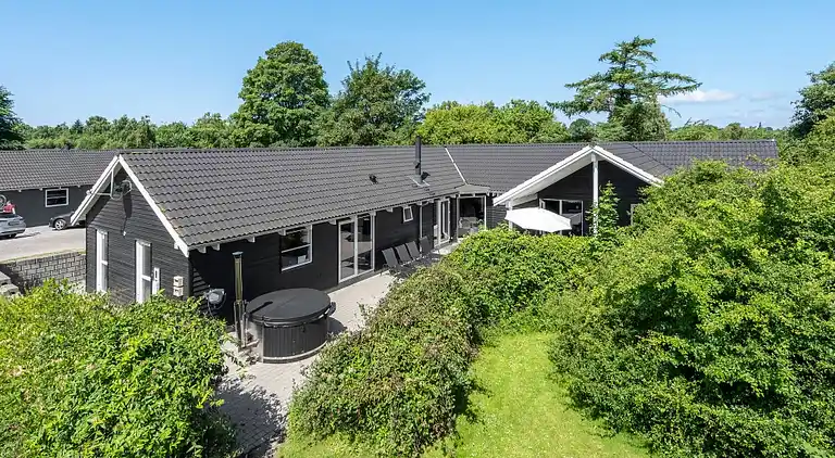 Luxus-Ferienhaus mit Pool bei Tisvildeleje