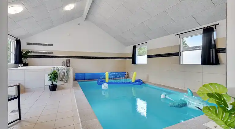 Luxus-Ferienhaus mit Pool bei Tisvildeleje