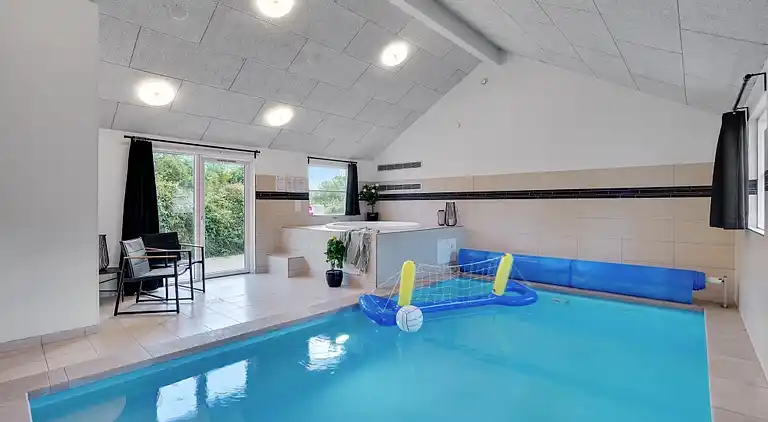 Luxus-Ferienhaus mit Pool bei Tisvildeleje