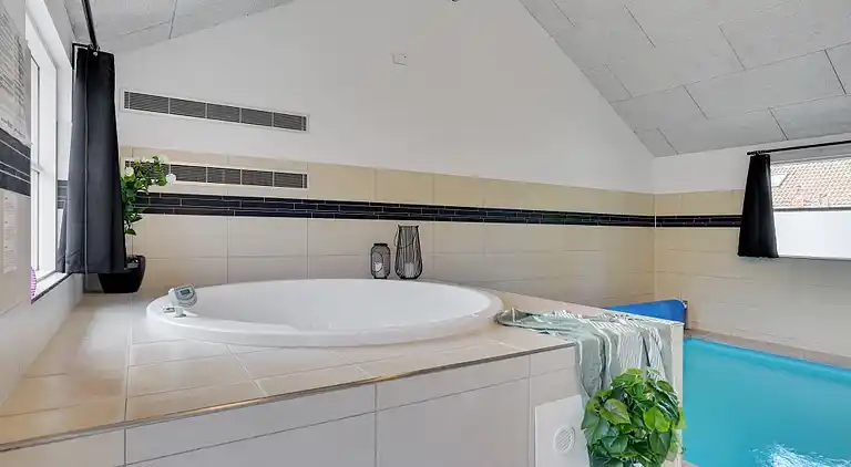 Luxus-Ferienhaus mit Pool bei Tisvildeleje