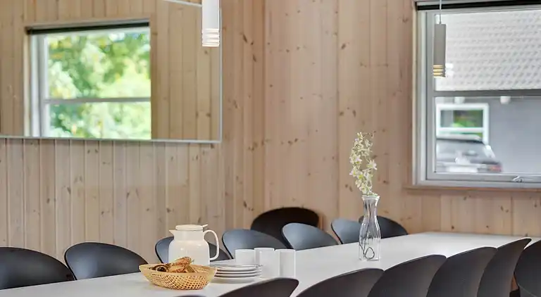 Luxus-Ferienhaus mit Pool bei Tisvildeleje