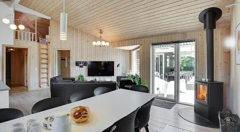 Luxus-Ferienhaus mit Pool bei Tisvildeleje