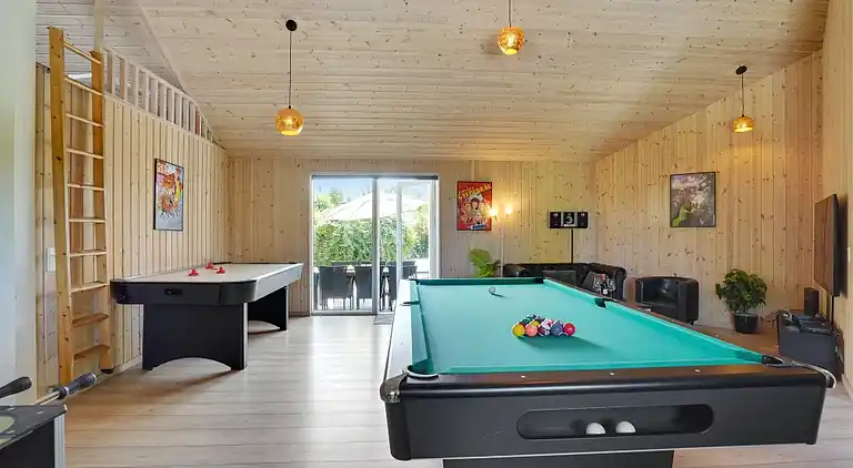 Luxus-Ferienhaus mit Pool bei Tisvildeleje