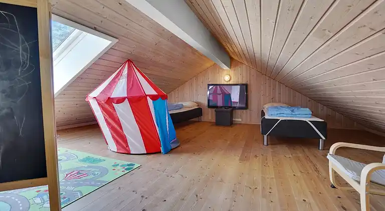 Luxus-Ferienhaus mit Pool bei Tisvildeleje