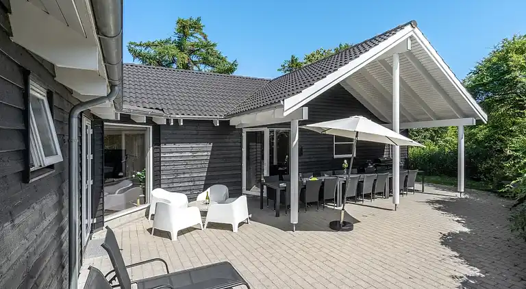 Luxus-Ferienhaus mit Pool bei Tisvildeleje