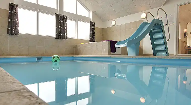 Ferienhaus mit Pool, Spa und Spielraum