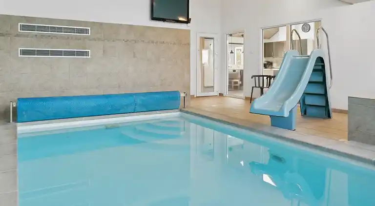 Sommarhus med vattenpark, spa och aktivitetsrum