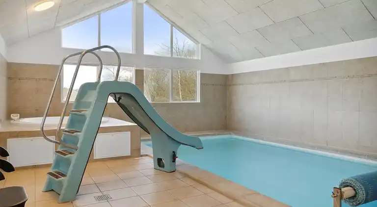 Sommarhus med vattenpark, spa och aktivitetsrum