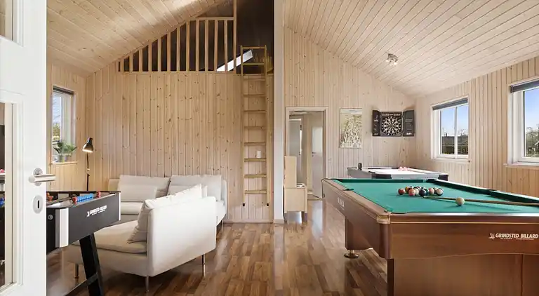 Sommarhus med vattenpark, spa och aktivitetsrum