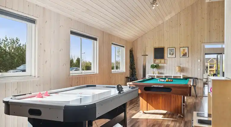 Sommarhus med vattenpark, spa och aktivitetsrum