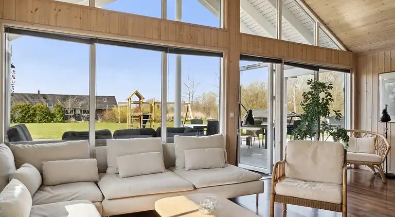 Sommarhus med vattenpark, spa och aktivitetsrum