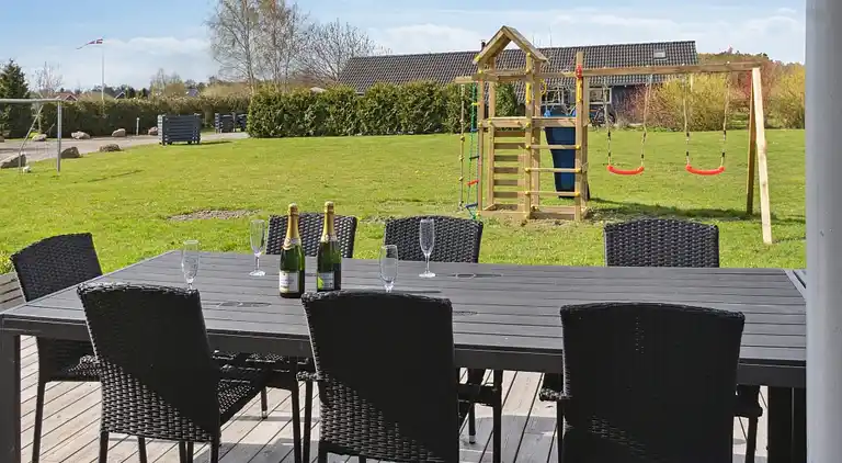 Sommarhus med vattenpark, spa och aktivitetsrum