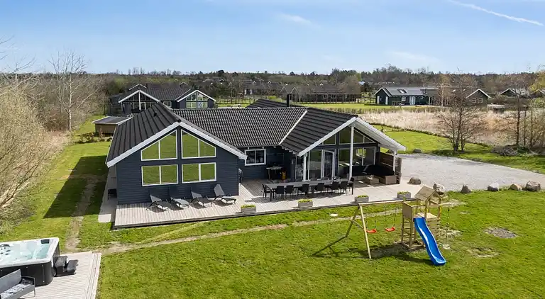 Sommarhus med vattenpark, spa och aktivitetsrum