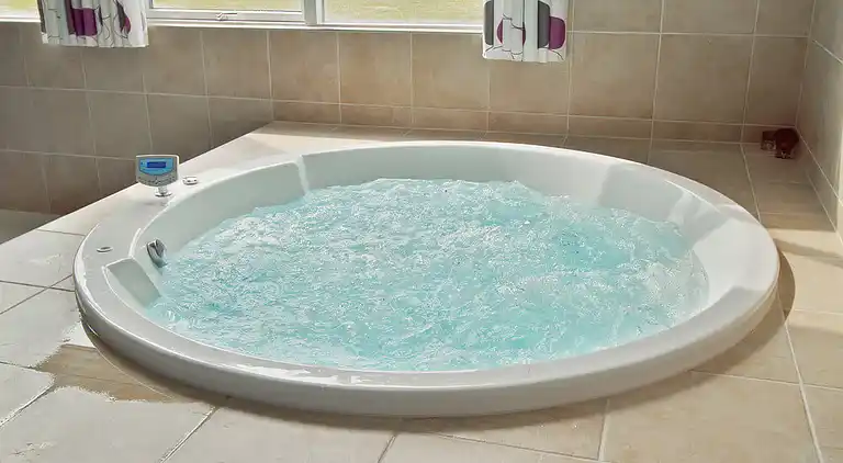 Sommarhus med vattenland, spa och aktivitetsrum