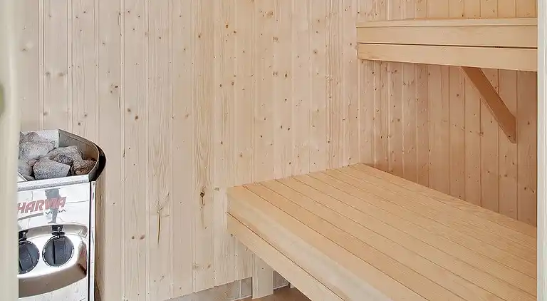 Sommarhus med vattenland, spa och aktivitetsrum