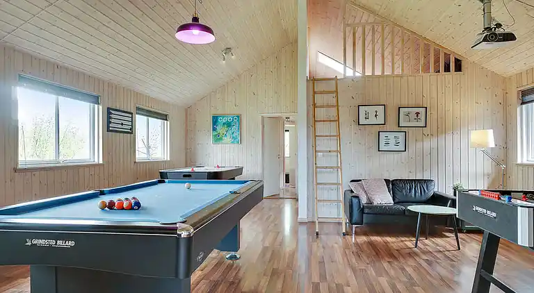 Sommarhus med vattenland, spa och aktivitetsrum