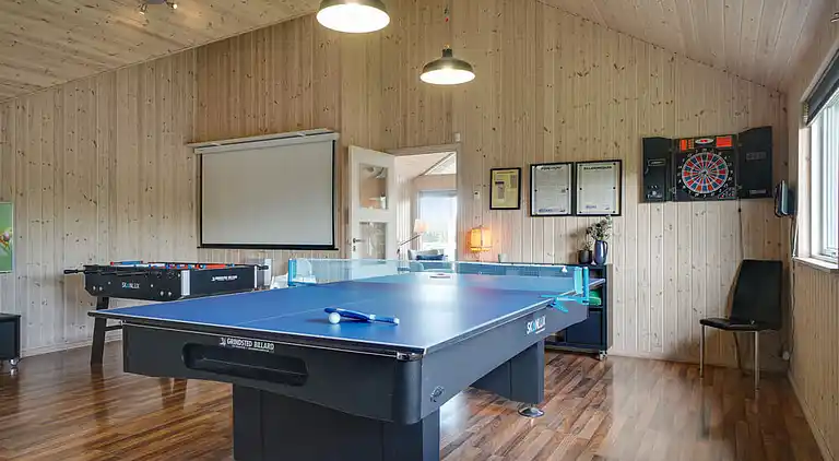 Sommarhus med vattenland, spa och aktivitetsrum