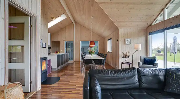 Sommarhus med vattenland, spa och aktivitetsrum