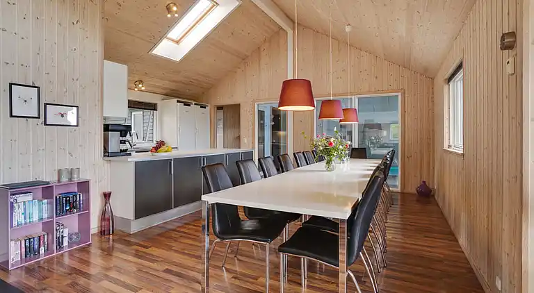 Sommarhus med vattenland, spa och aktivitetsrum