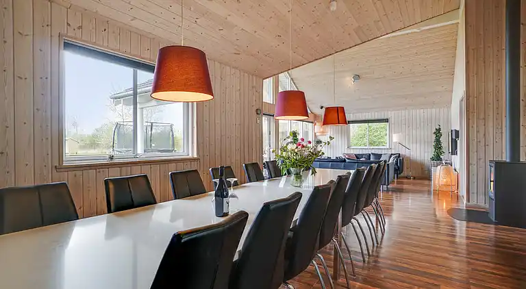 Sommarhus med vattenland, spa och aktivitetsrum