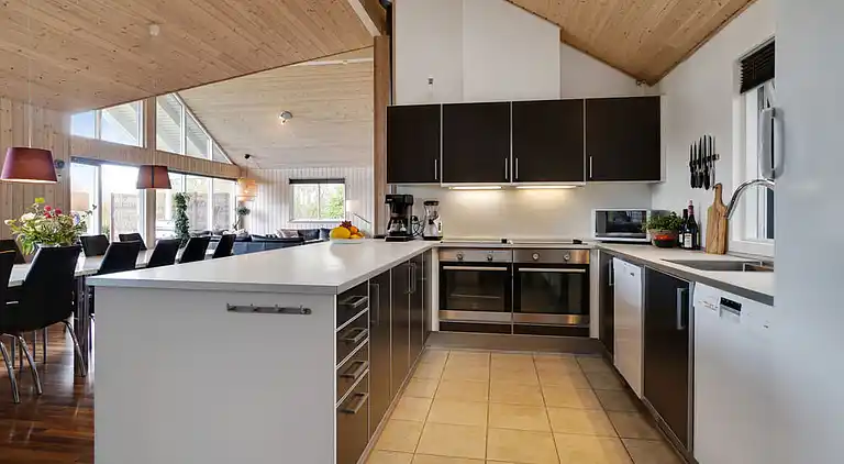 Sommarhus med vattenland, spa och aktivitetsrum