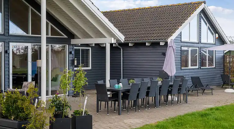 Sommarhus med vattenland, spa och aktivitetsrum