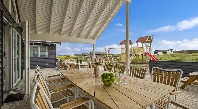 Charmantes Ferienhaus in Søndervig mit Pool