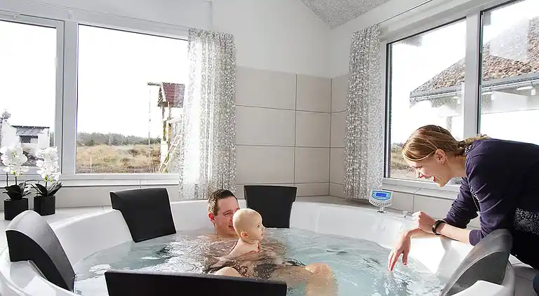 Charmantes Ferienhaus in Søndervig mit Pool