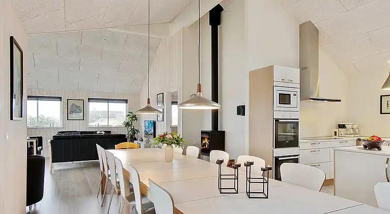 Charmantes Ferienhaus in Søndervig mit Pool