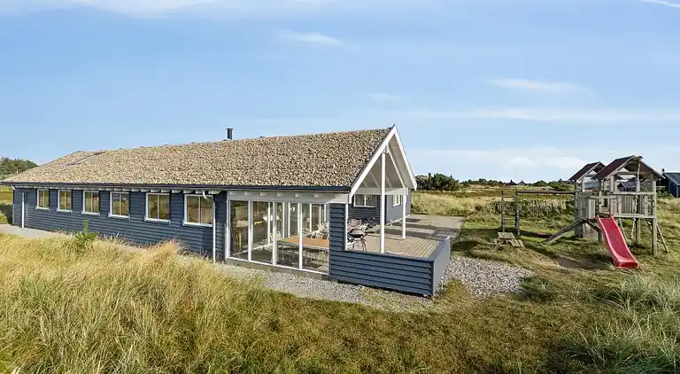 Charmantes Ferienhaus in Søndervig mit Pool