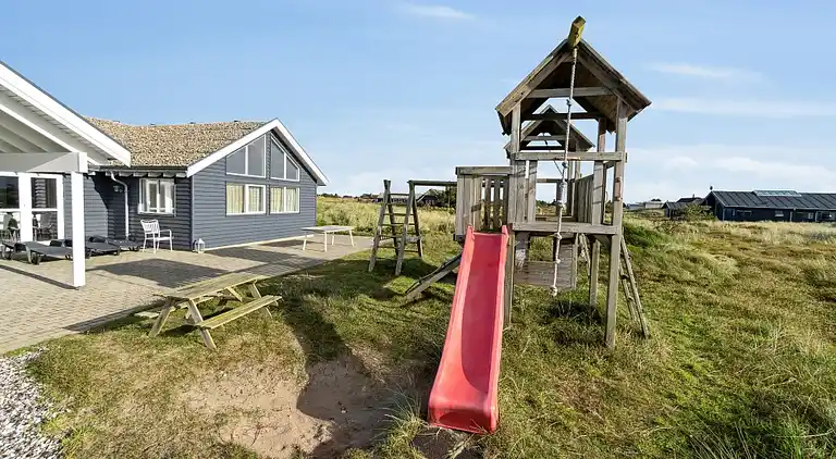 Charmantes Ferienhaus in Søndervig mit Pool