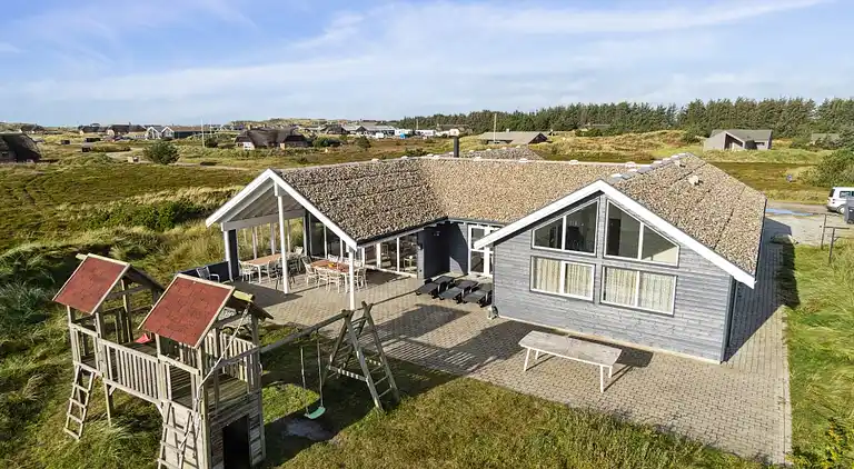 Charmantes Ferienhaus in Søndervig mit Pool