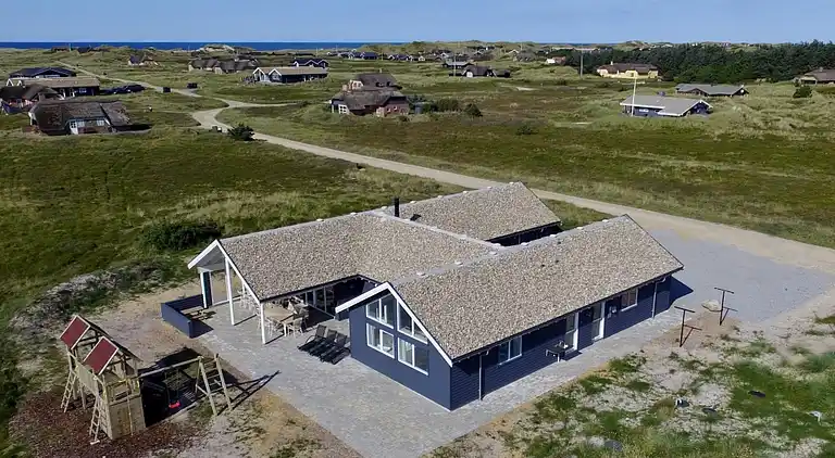 Charmantes Ferienhaus in Søndervig mit Pool